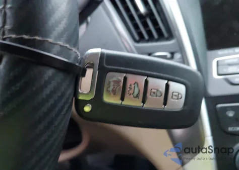 2014 Hyundai Sonata Hybrid Limited z USA, uszkodzony, nr VIN KMHEC4A4XEA113151